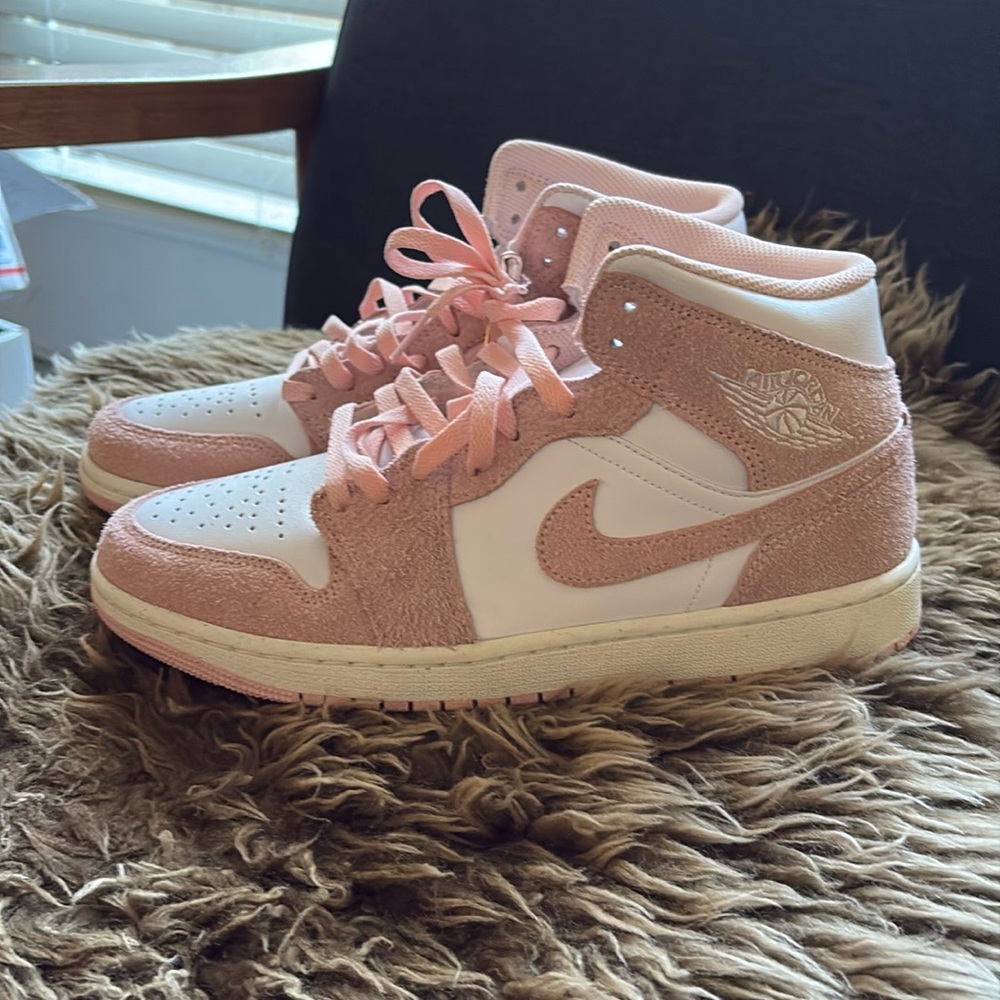 Jordan 1 Mid SE